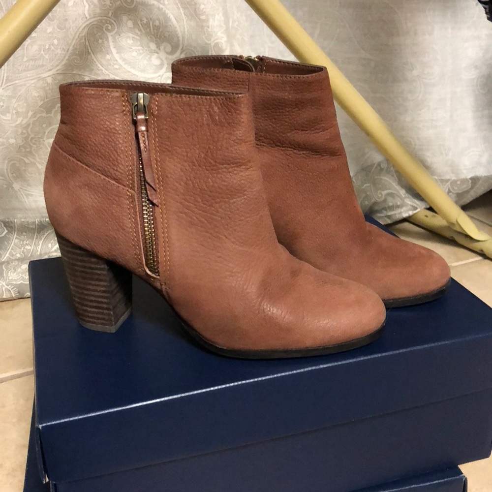 ✨super cute brown leather cole haan boots! ✨